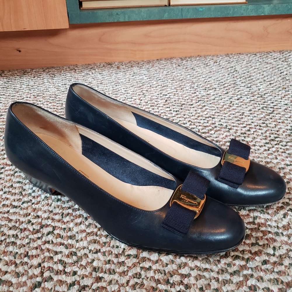 Salvatore Ferragamo Lara Low Heeled Pump - Picture 3 of 8